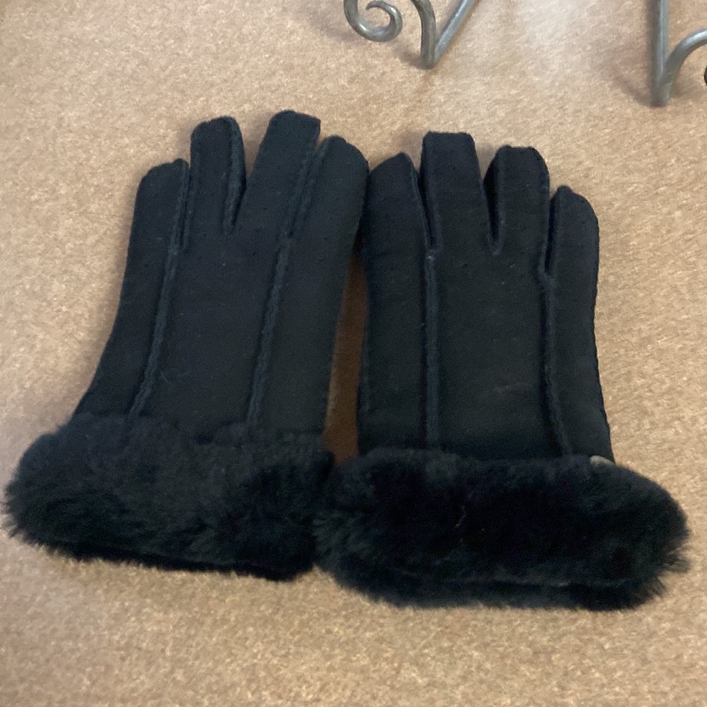 Ugg Gloves - image 2